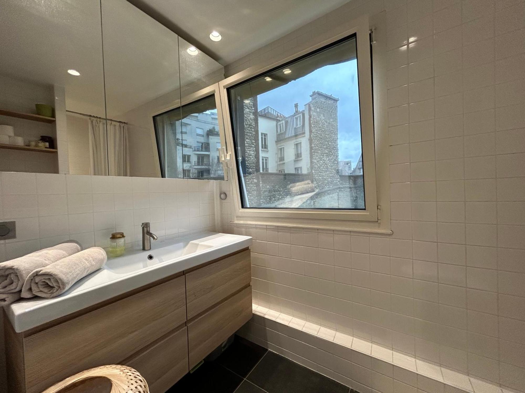 Big Apartment Eiffel Tower View Paris Bagian luar foto